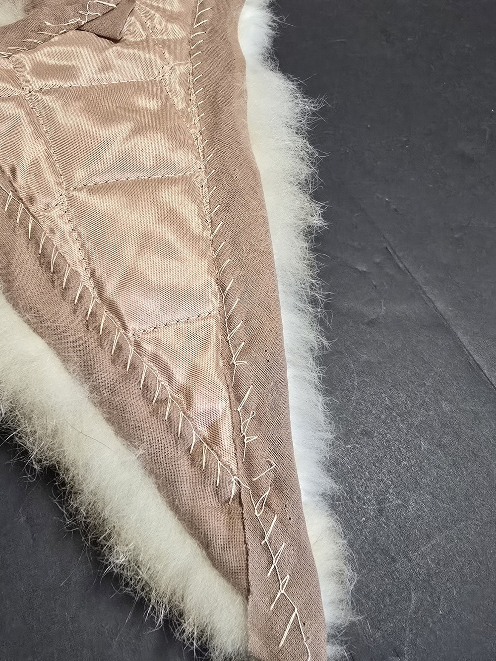 Vintage Fur Shawl Wrap Womens One Size Beige Handmade Quilted Satin Underside - Picture 16 of 16